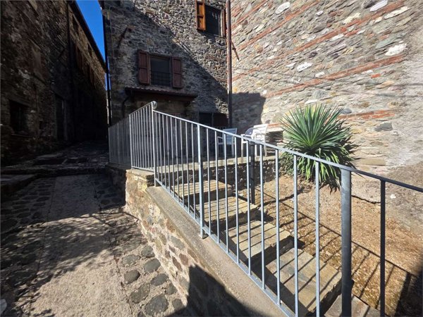 casa indipendente in vendita a Vagli Sotto in zona Vagli Sopra