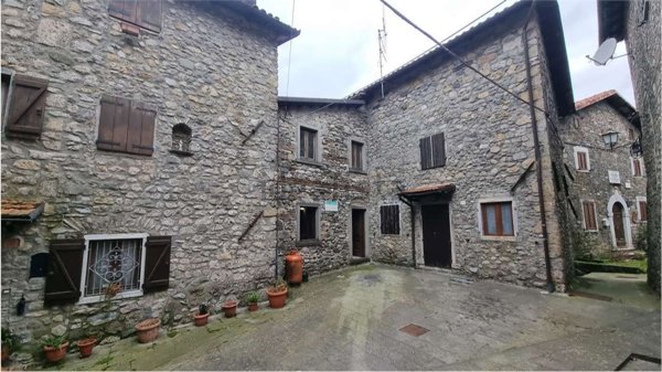 casa indipendente in vendita a Vagli Sotto in zona Vagli Sopra