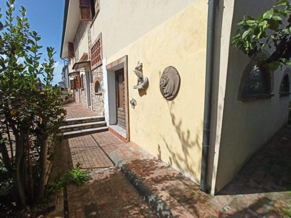 casa indipendente in vendita a Viareggio in zona Marco Polo