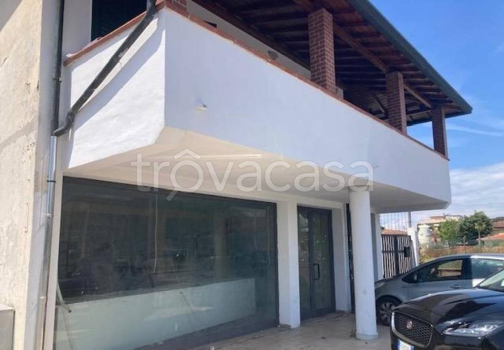 negozio in vendita a Viareggio in zona Centro Storico