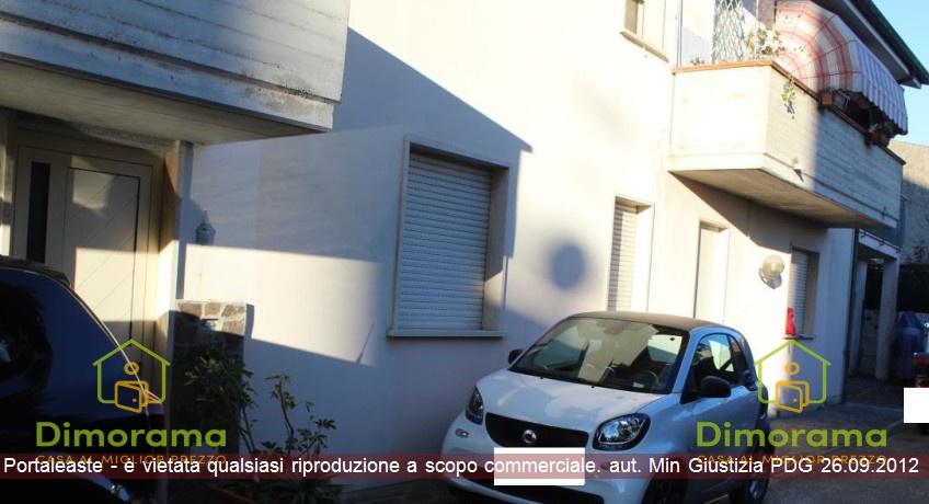 casa indipendente in vendita a Viareggio in zona Migliarina