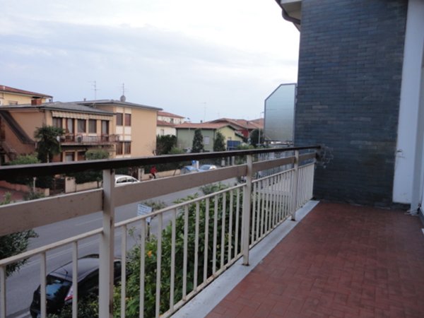 casa indipendente in vendita a Viareggio in zona Marco Polo