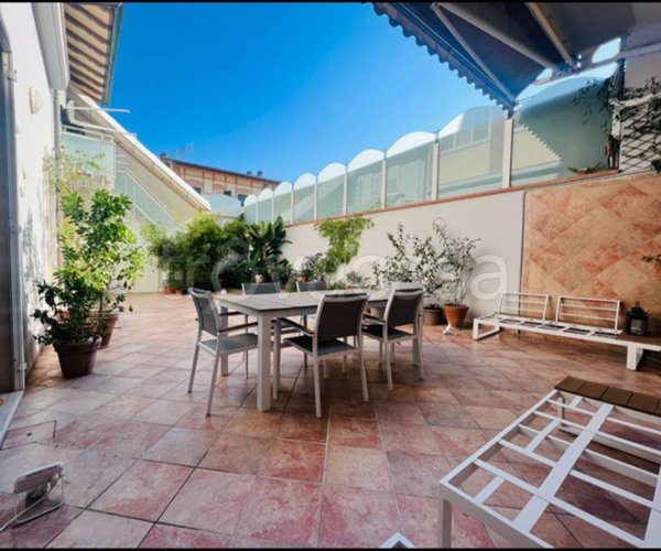 casa indipendente in vendita a Viareggio