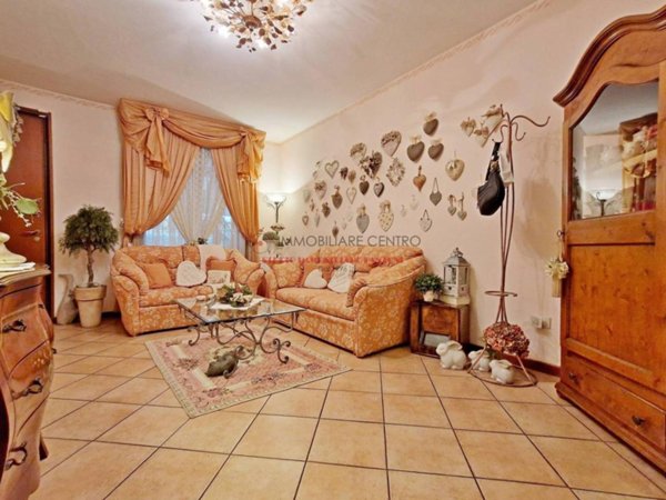casa indipendente in vendita a Viareggio in zona Campo d'Aviazione