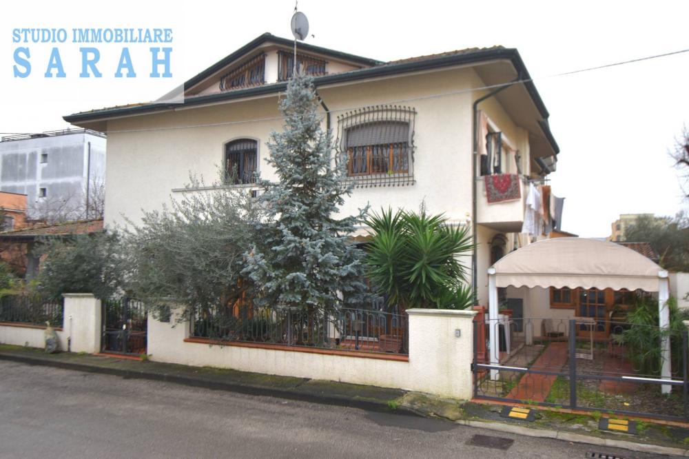 casa indipendente in vendita a Viareggio in zona Centro Storico
