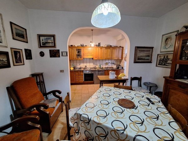 casa indipendente in vendita a Viareggio
