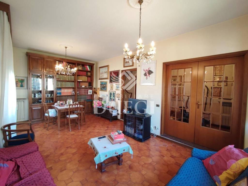 casa indipendente in vendita a Viareggio in zona Campo d'Aviazione