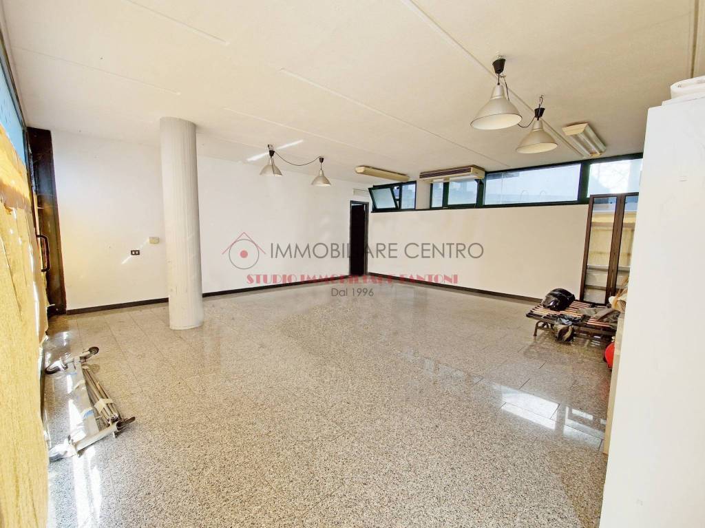 negozio in vendita a Viareggio in zona Migliarina