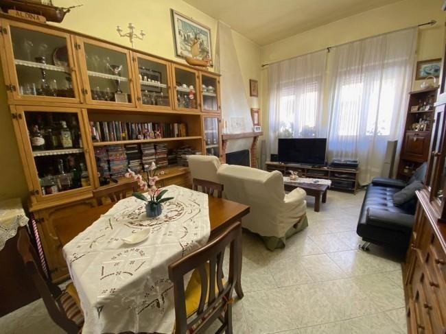 casa indipendente in vendita a Viareggio in zona Campo d'Aviazione