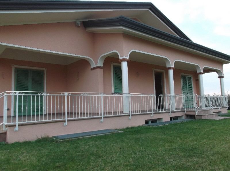 casa indipendente in vendita a Viareggio in zona Migliarina