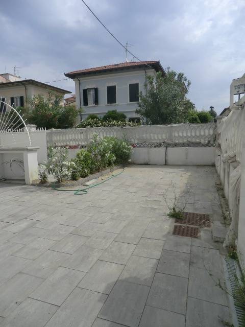casa indipendente in vendita a Viareggio