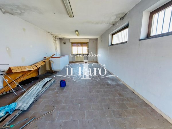 negozio in vendita a Viareggio in zona Migliarina