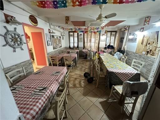 negozio in vendita a Viareggio in zona Centro Storico