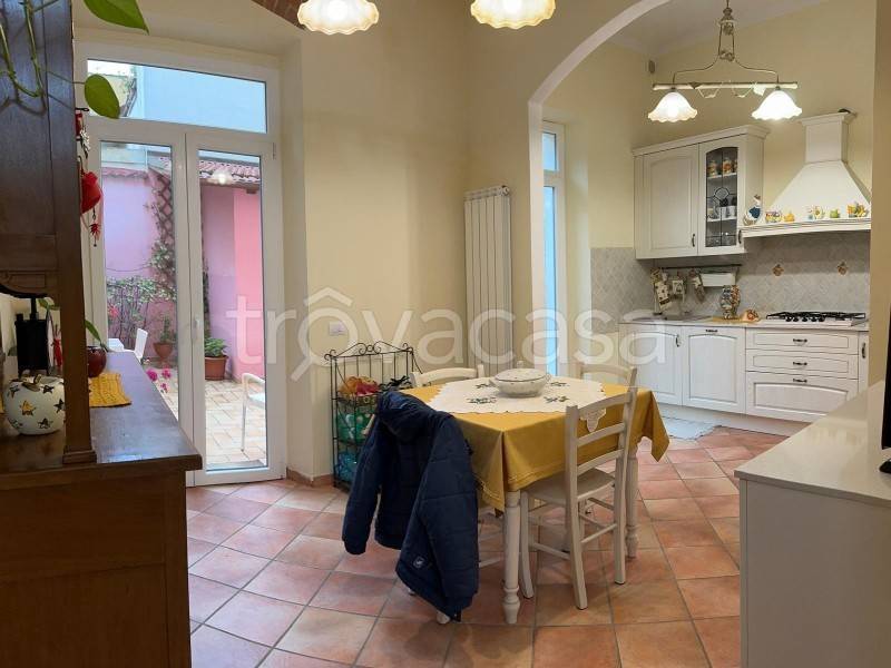 casa indipendente in vendita a Viareggio