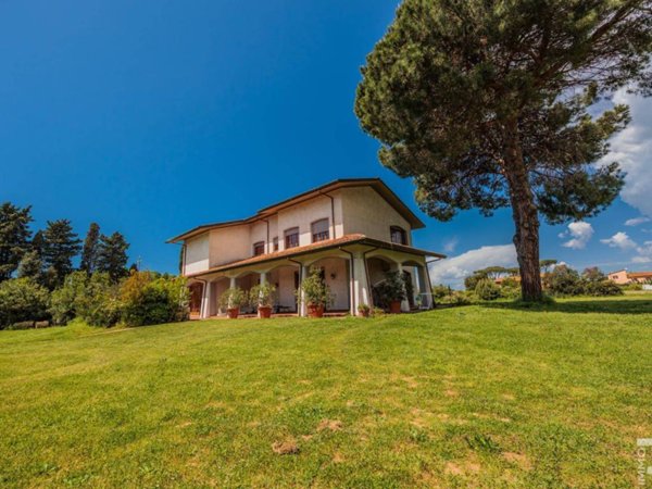 casa indipendente in vendita a Viareggio in zona Campo d'Aviazione