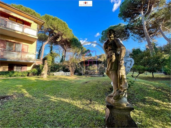 casa indipendente in vendita a Viareggio in zona Torre del Lago