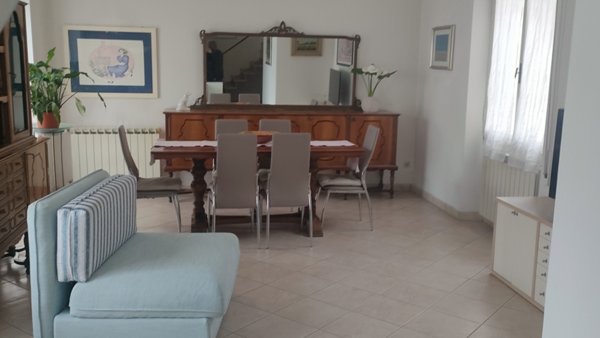 casa indipendente in vendita a Viareggio