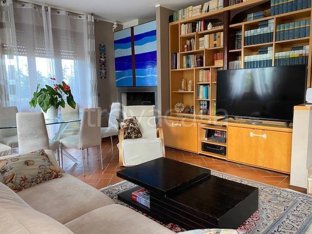 casa indipendente in vendita a Viareggio