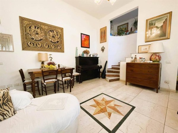 casa indipendente in vendita a Viareggio
