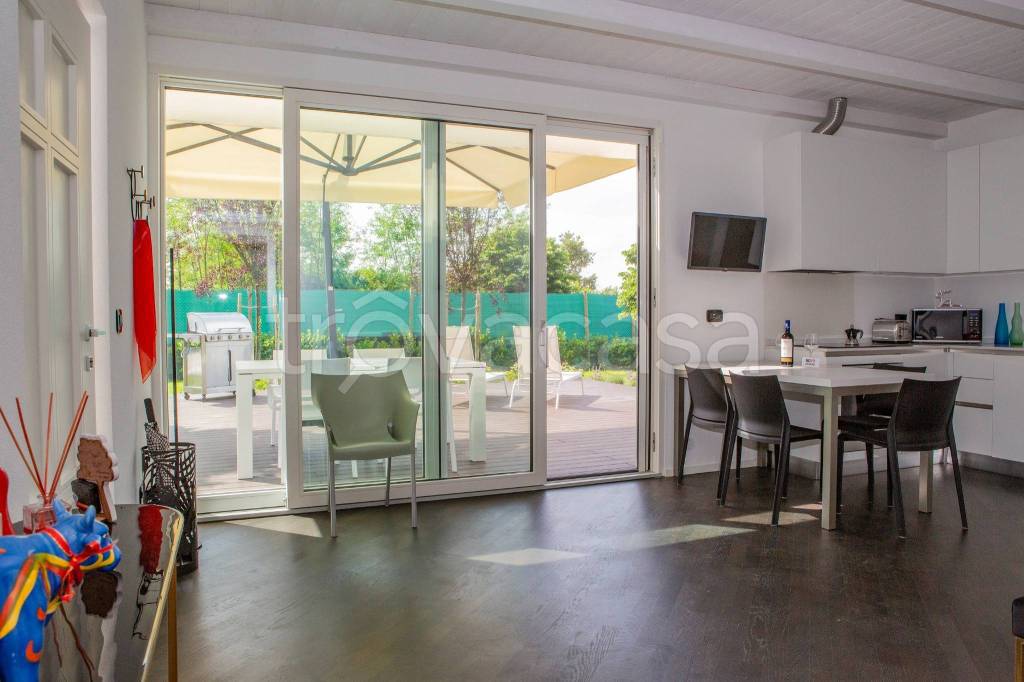 casa indipendente in vendita a Viareggio in zona Torre del Lago