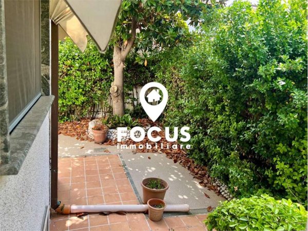 casa indipendente in vendita a Viareggio in zona Torre del Lago