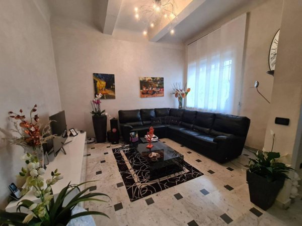 casa indipendente in vendita a Viareggio