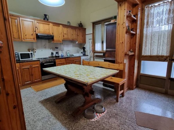 casa indipendente in vendita a Viareggio in zona Centro Storico