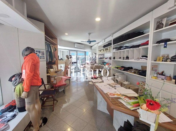 negozio in vendita a Viareggio