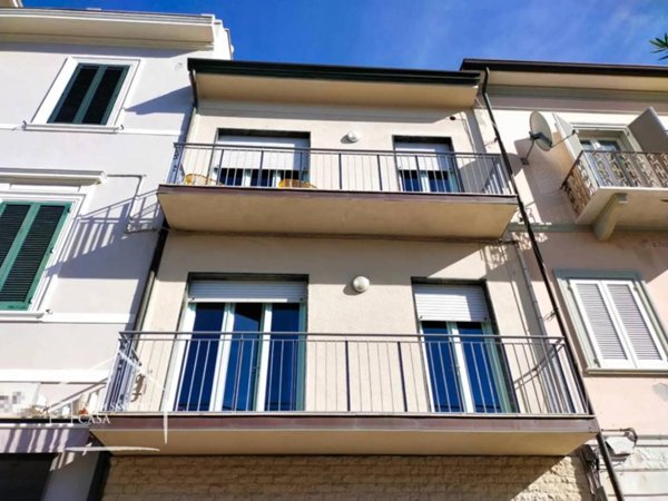 casa indipendente in vendita a Viareggio