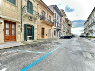 casa indipendente in vendita a Viareggio