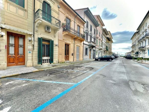 casa indipendente in vendita a Viareggio