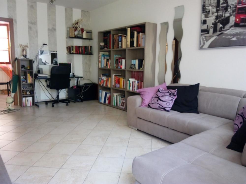 casa indipendente in vendita a Viareggio in zona Torre del Lago