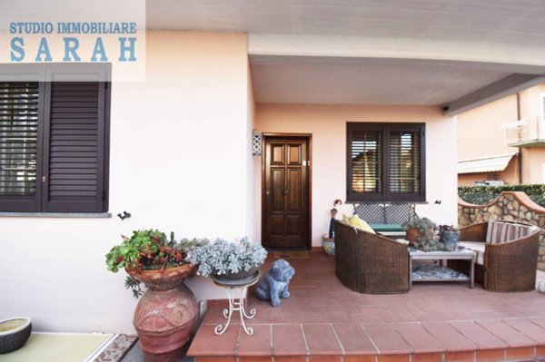 casa indipendente in vendita a Viareggio in zona Torre del Lago