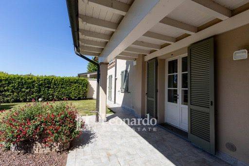 casa indipendente in vendita a Viareggio
