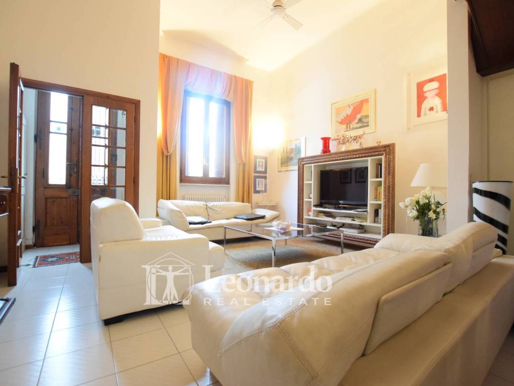 casa indipendente in vendita a Viareggio