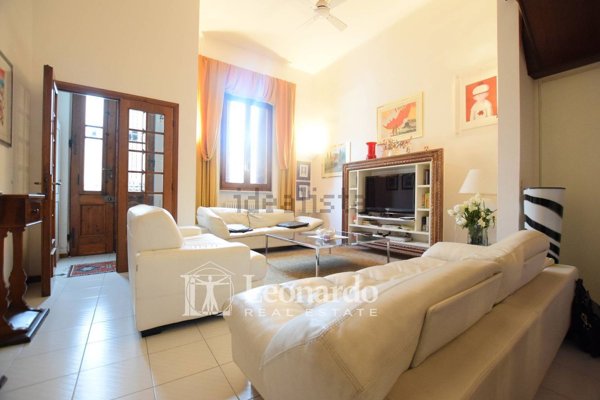 casa indipendente in vendita a Viareggio