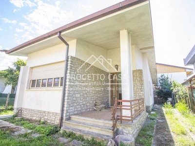 casa indipendente in vendita a Viareggio in zona Torre del Lago