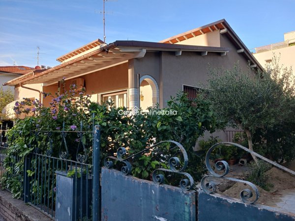 casa indipendente in vendita a Viareggio in zona Campo d'Aviazione