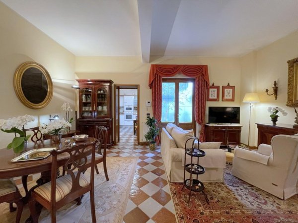 casa indipendente in vendita a Viareggio in zona Migliarina