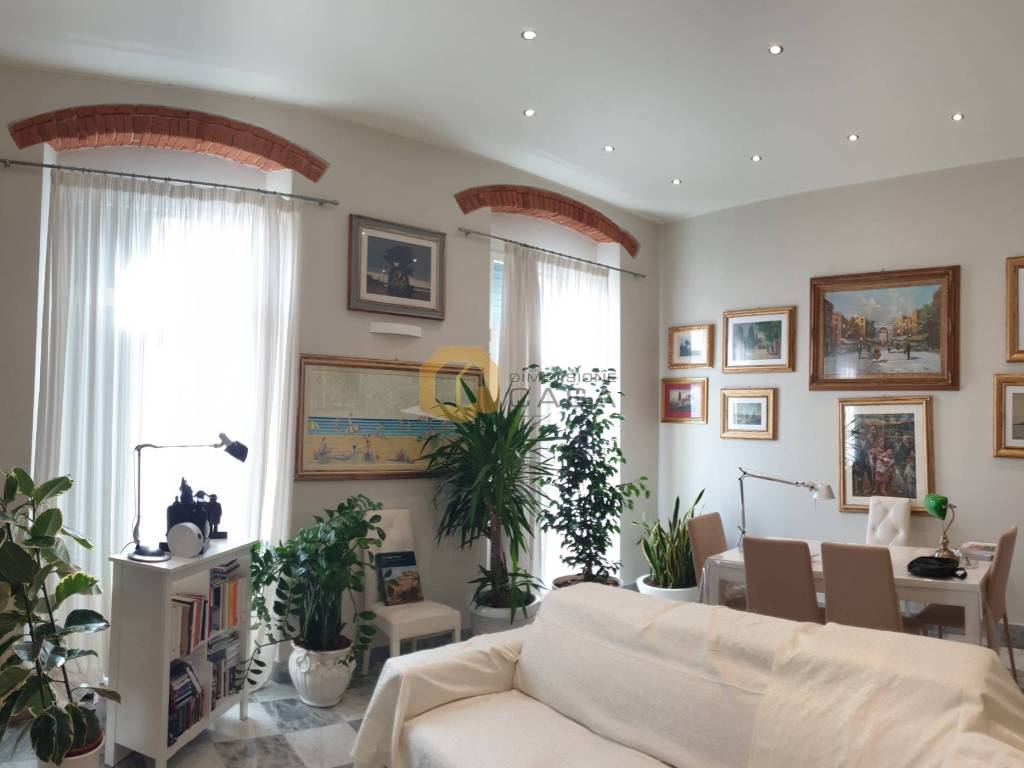 casa indipendente in vendita a Viareggio