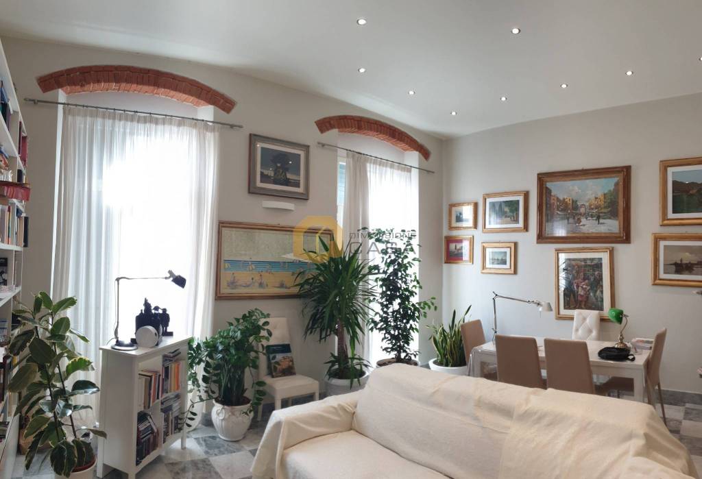 casa indipendente in vendita a Viareggio