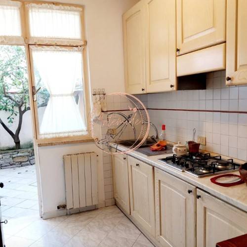 casa indipendente in vendita a Viareggio