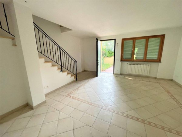 casa indipendente in vendita a Viareggio