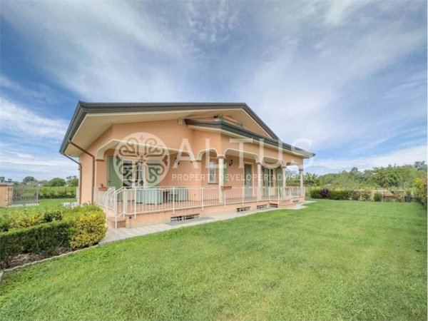 casa indipendente in vendita a Viareggio in zona Migliarina