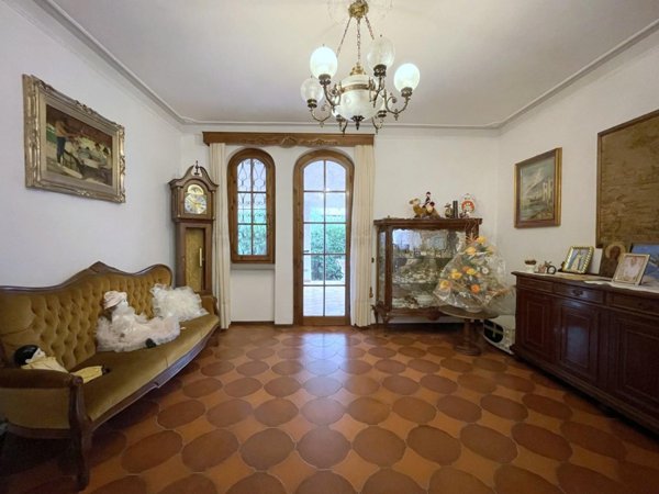 casa indipendente in vendita a Viareggio in zona Torre del Lago