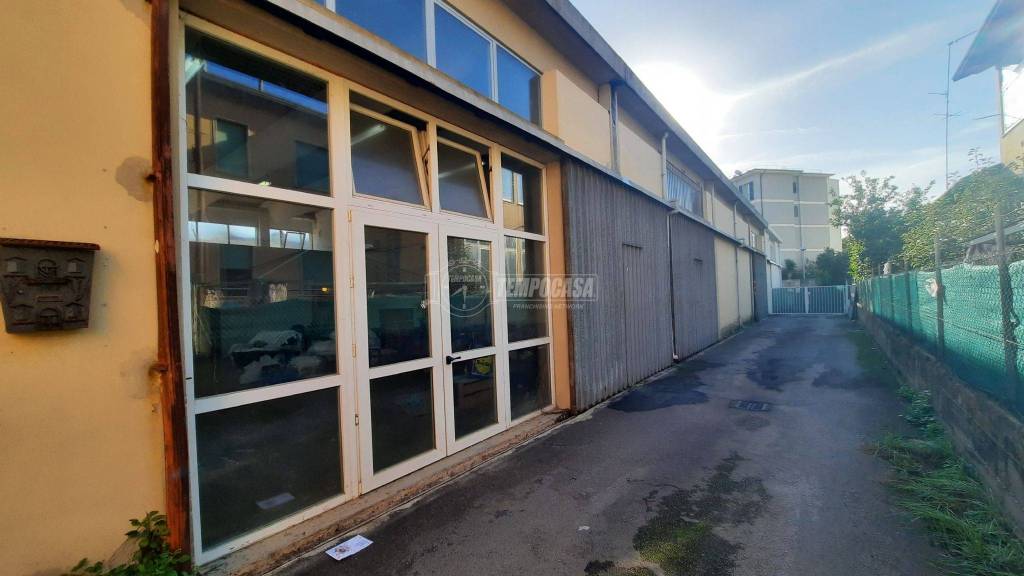 locale commerciale in vendita a Viareggio