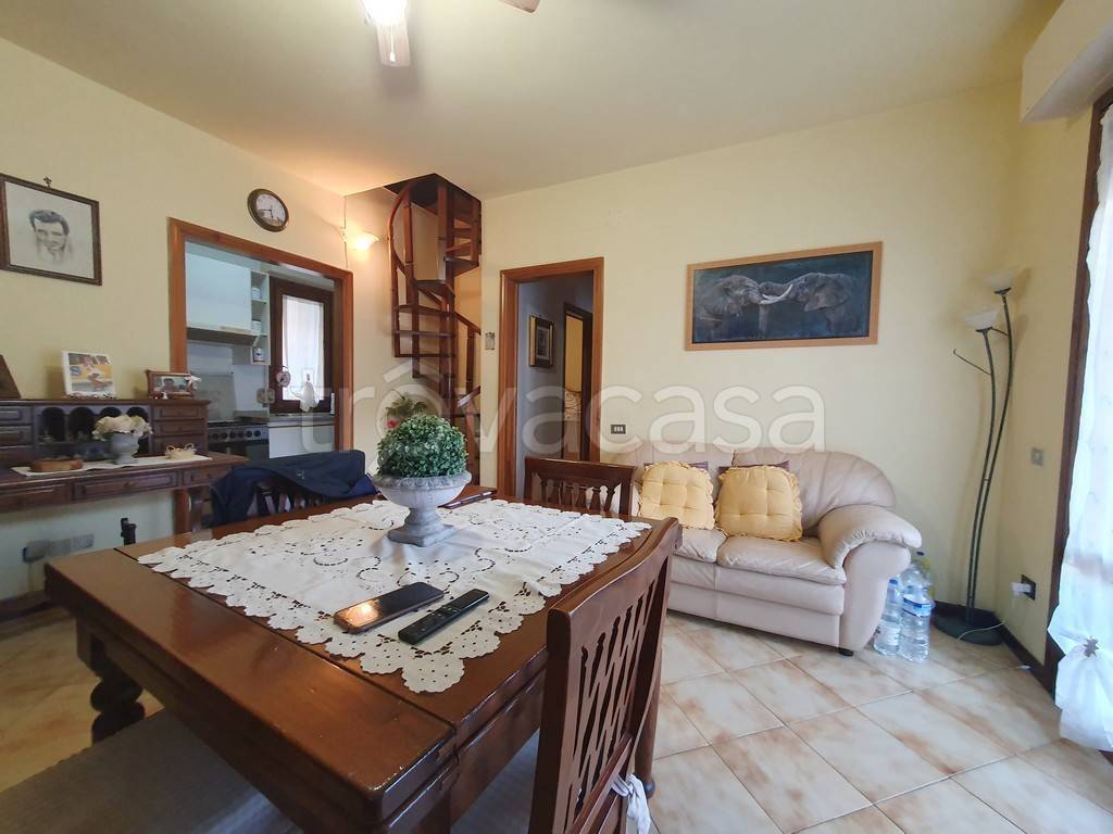 appartamento in vendita a Viareggio in zona Torre del Lago