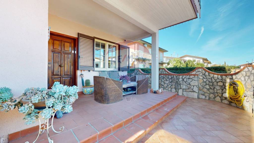 casa indipendente in vendita a Viareggio in zona Torre del Lago