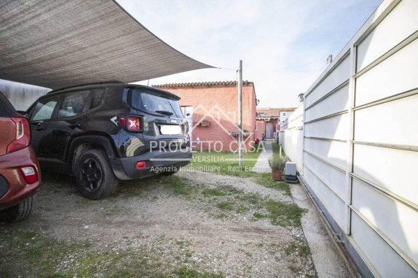 casa indipendente in vendita a Viareggio in zona Torre del Lago
