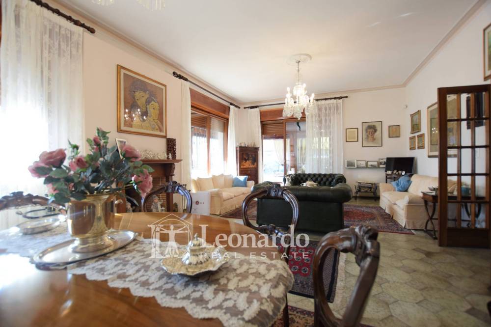 casa indipendente in vendita a Viareggio in zona Campo d'Aviazione